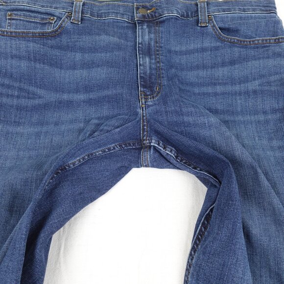 L.L. Bean BeanFlex Standard Fit Jeans Men's 40x30 Stretch Denim - Picture 7 of 11